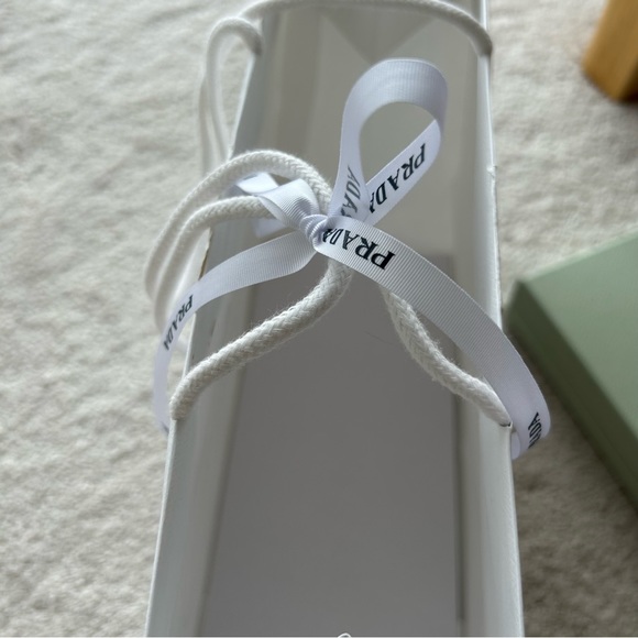 Prada Shopping Bag and Exclusive Chocolate Box - Picture 3 of 15